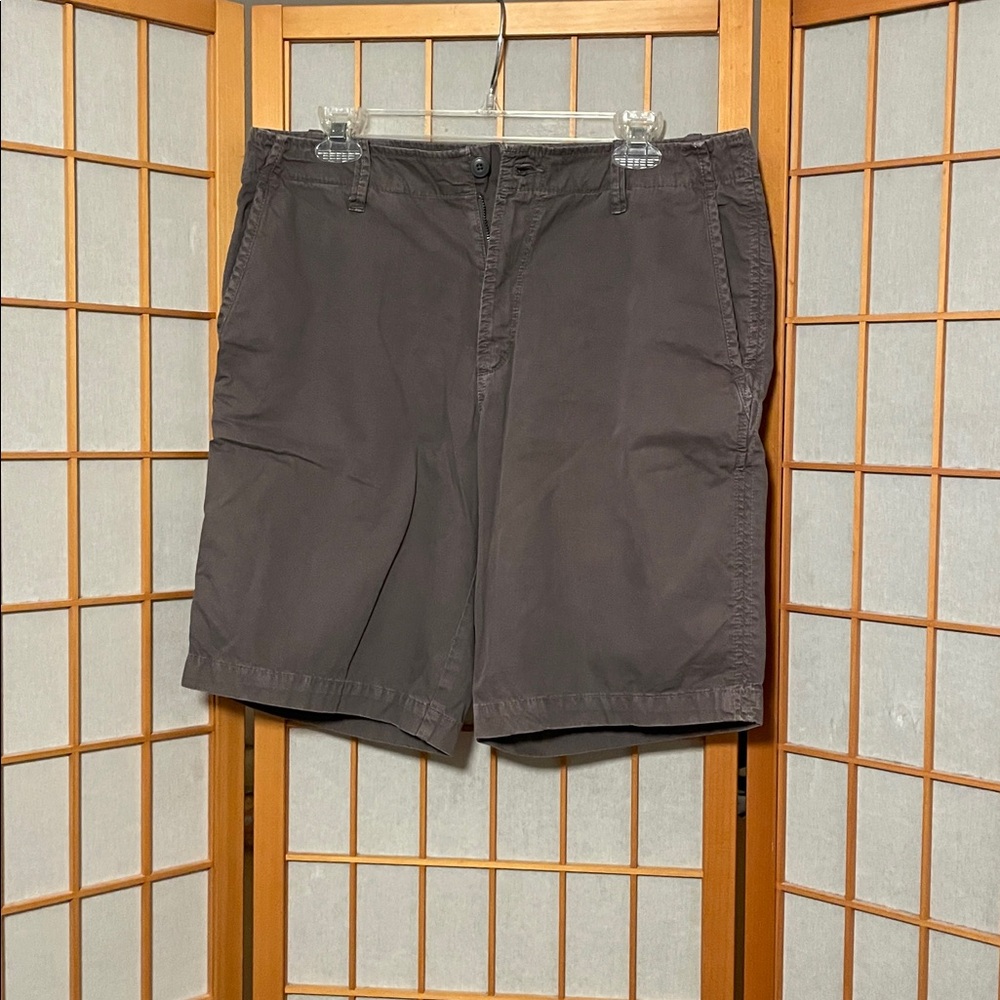 Gap Men's Dark Gray Size 35 Flat Front Shorts 4 pockets Zip & Button Closure